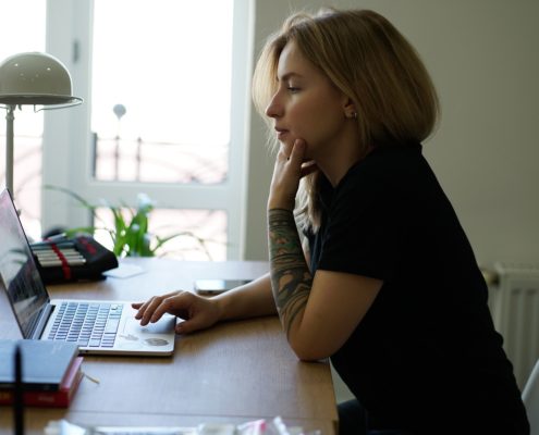 Romance Scammer - sie nehmen im Web Kontakt auf