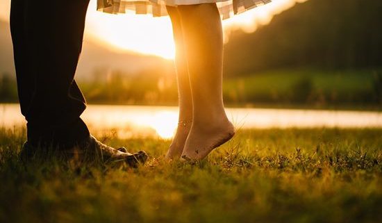 Männerfüße und Frauenfüße