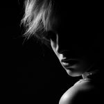 Frau im Schatten
