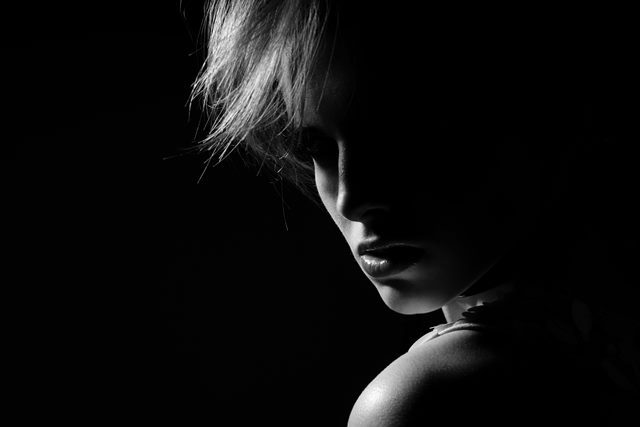 Frau im Schatten