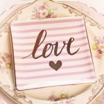 Torte mit "Love"-Aufschrift
