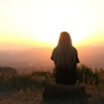 Frau im Abendrot
