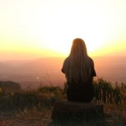 Frau im Abendrot