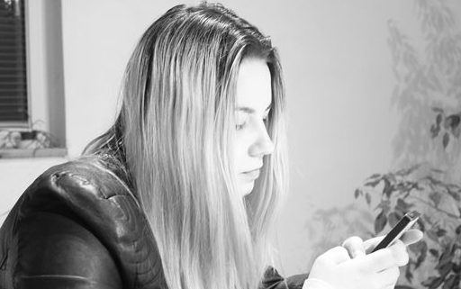 Frau mit langen Haaren